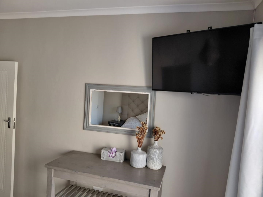To Let 4 Bedroom Property for Rent in Durbanville Western Cape
